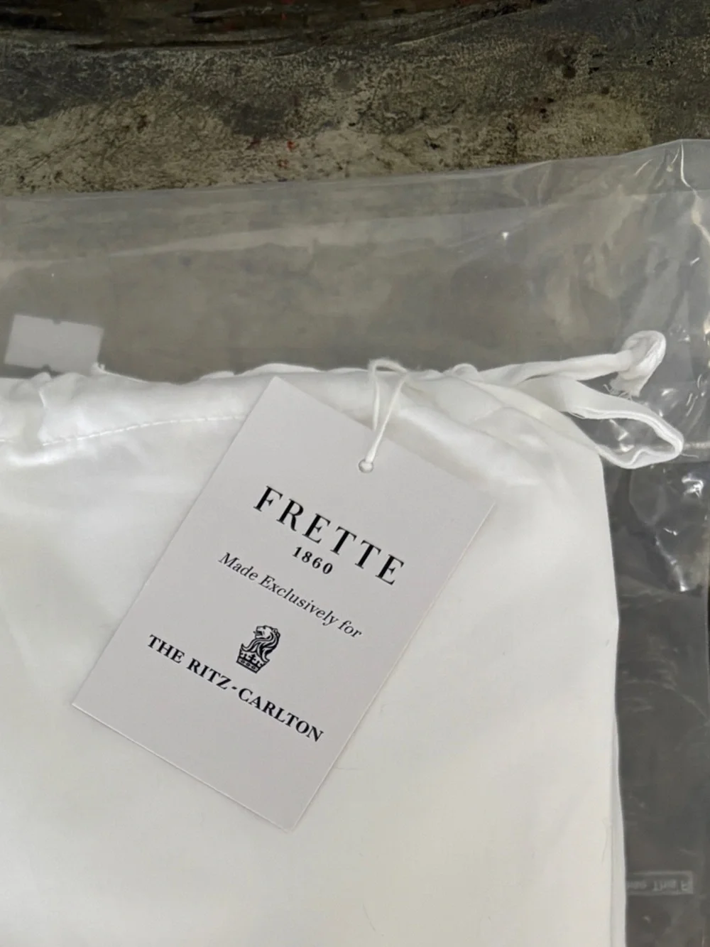 Frette Cotton Fitted Sheet made exclusively for The Ritz-Carlton - Picture 5 of 7